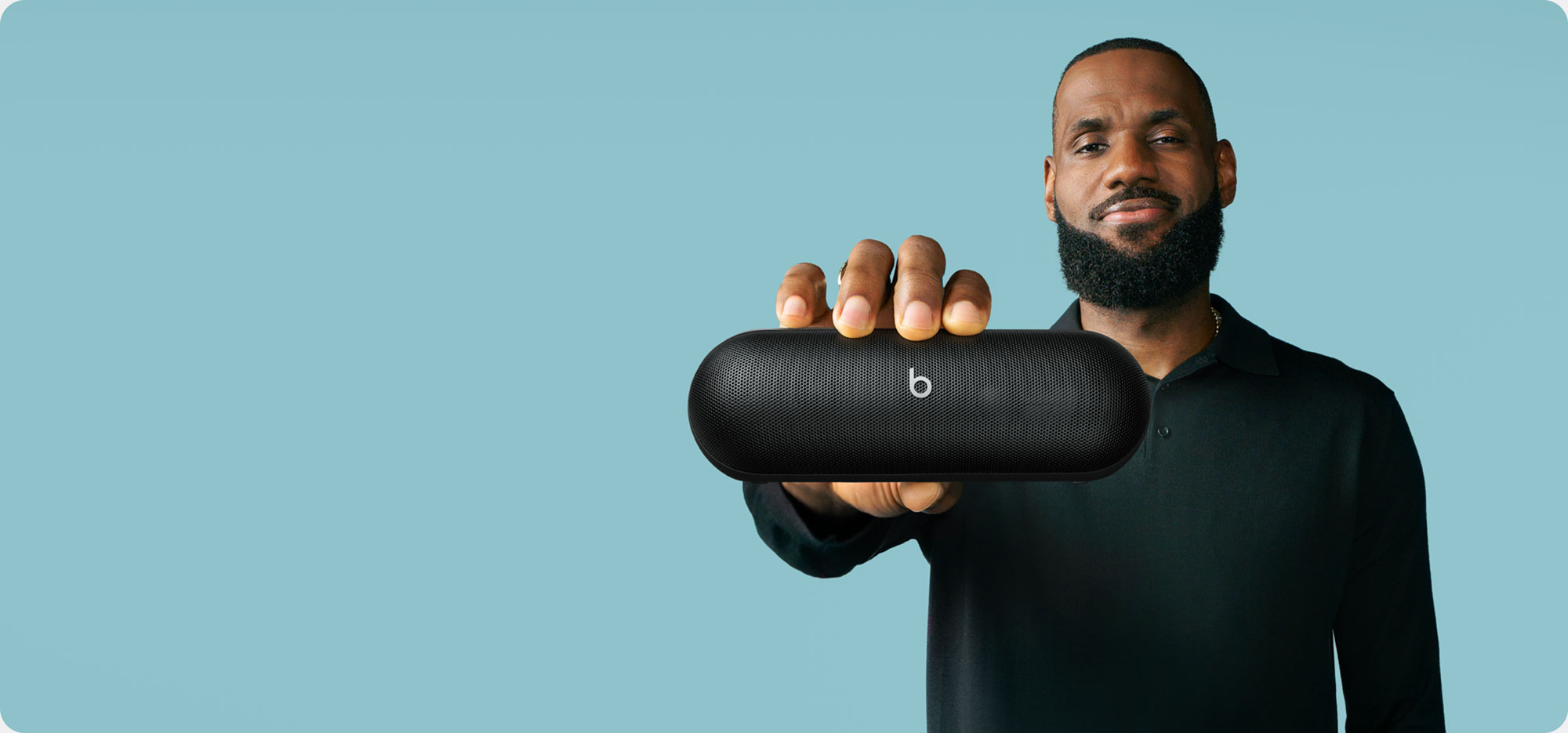 LeBron James 手持 Beats Pill